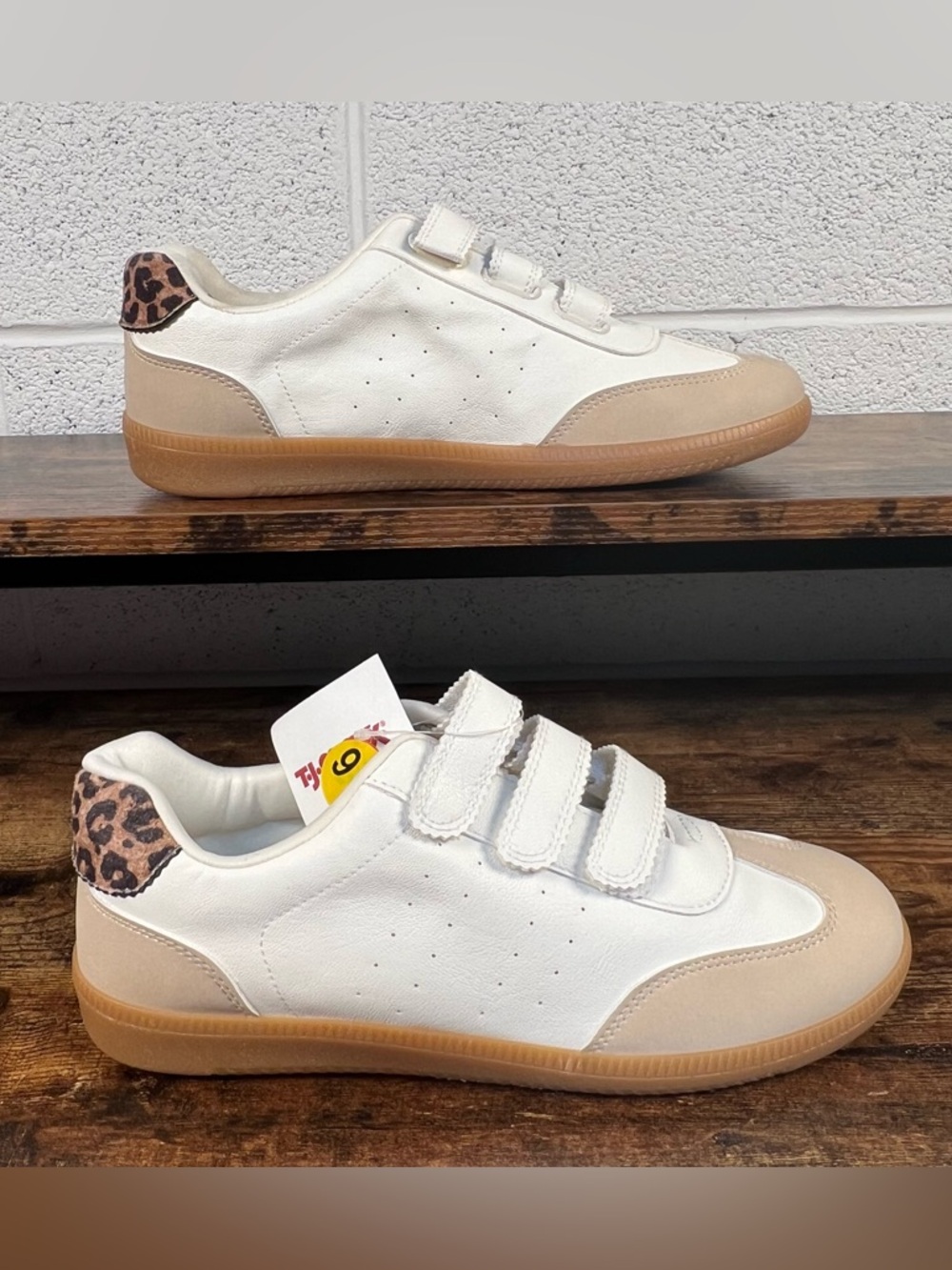Dv Dolce Vita Sneakers White Leopard adjustable Straps Slip On Quick Women’s 9.5
